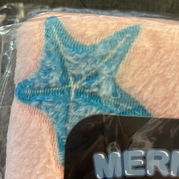 Mermaid Glow In The Dark Blanket Pink Green 60”x50” - Picture 3 of 5